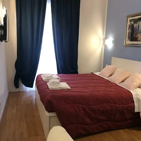 Residenza Giulia Al Colosseo 招待所 3*
